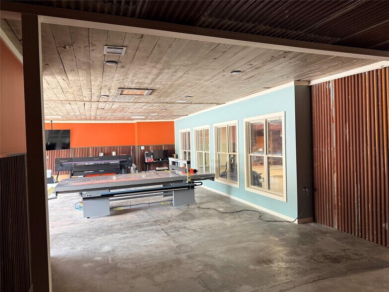 More Photos Of 1309 Conrad Hilton Blvd, Cisco Auto Repair For Sale
