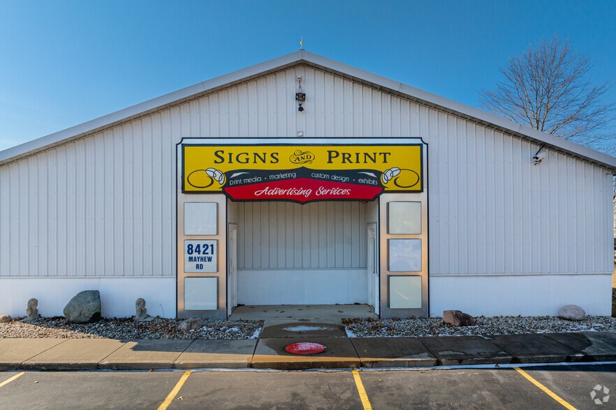 More Photos Of 8421 Mayhew Rd, Fort Wayne Showroom For Lease