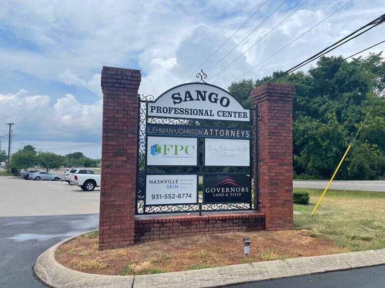 More Photos Of 662 Sango Rd, Clarksville Office For Lease