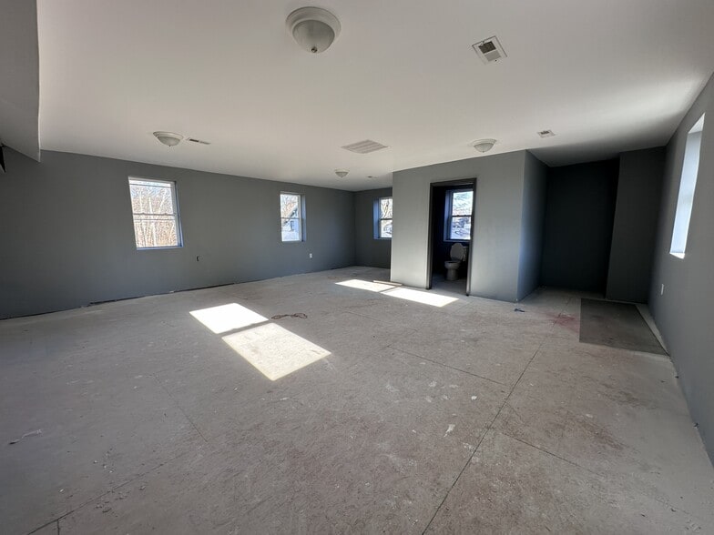 More Photos Of 610 N Chestnut St, Henderson General Retail For Lease