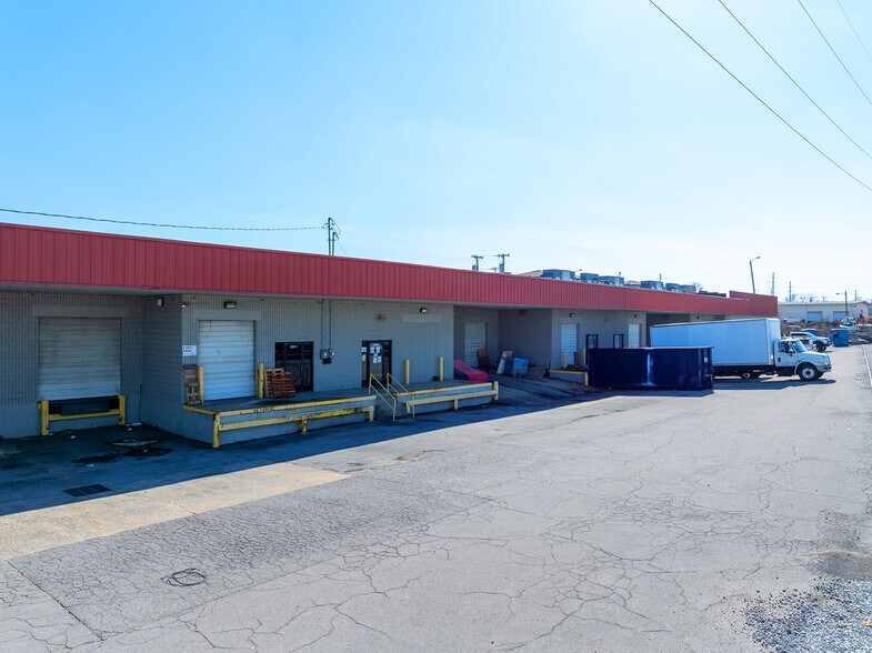 More Photos Of 2461-2517 Bransford Ave, Nashville Distribution For Lease