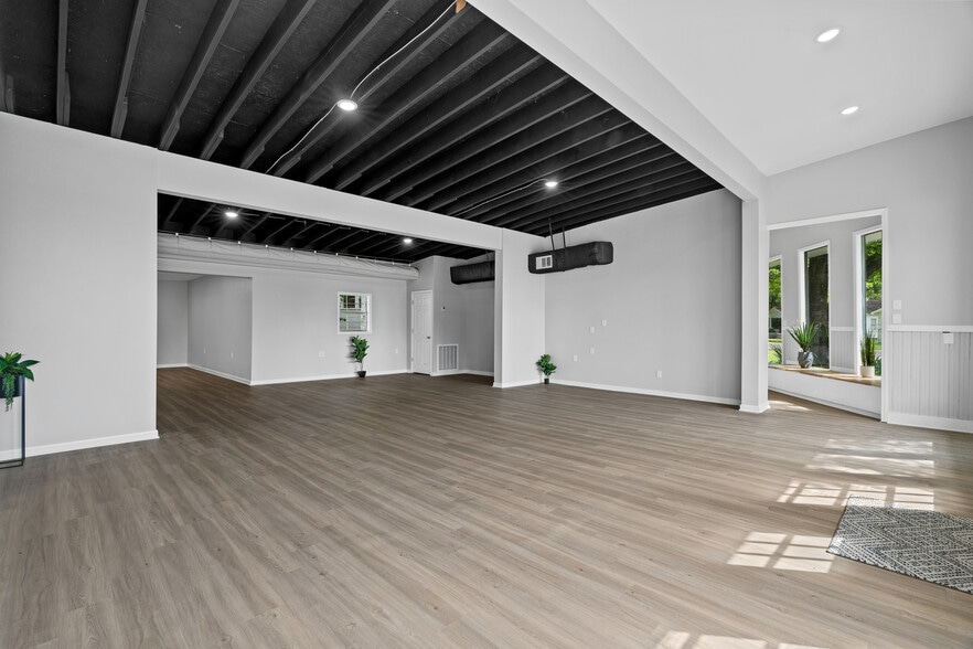 More Photos Of 106 Stevens St, Petal Freestanding For Lease