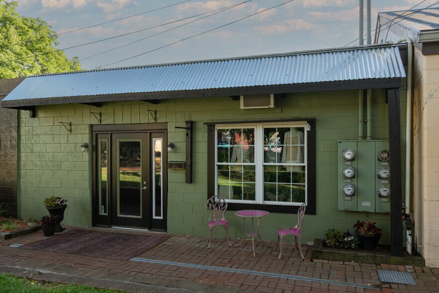 More Photos Of 220 Xenia Ave, Yellow Springs Storefront For Sale