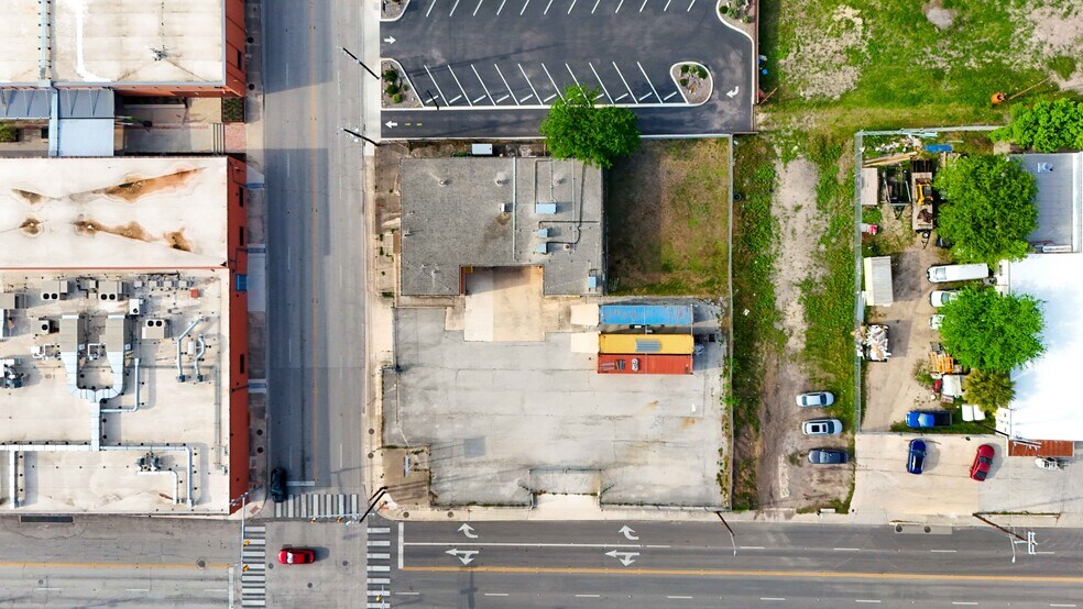 More Photos Of 1403 E Houston St, San Antonio Flex For Lease