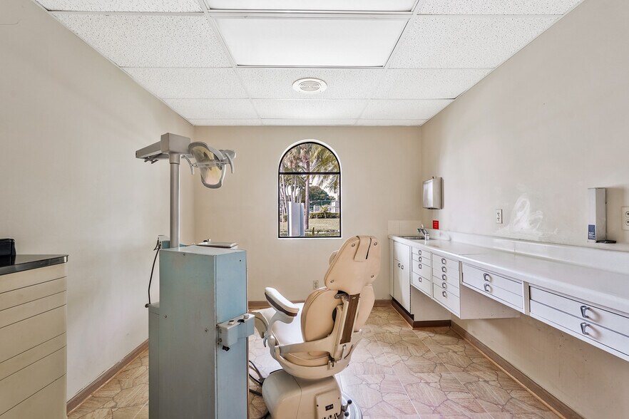 More Photos Of 505 SE 6th Ave, Delray Beach Medical For Sale