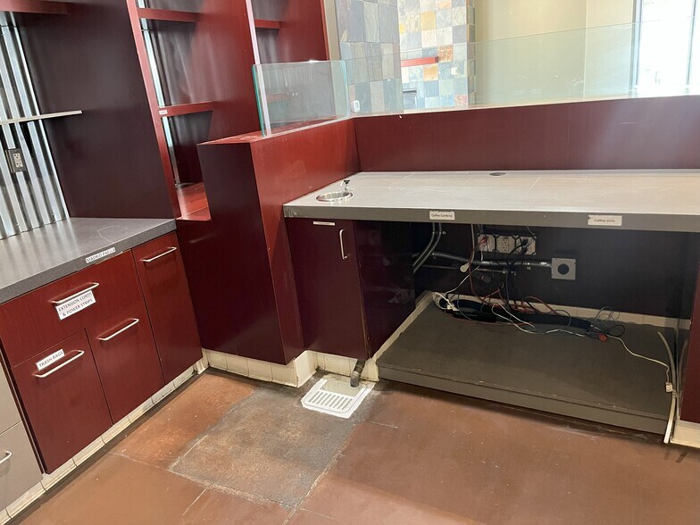 More Photos Of 303 S Water St, Henderson Office For Sale
