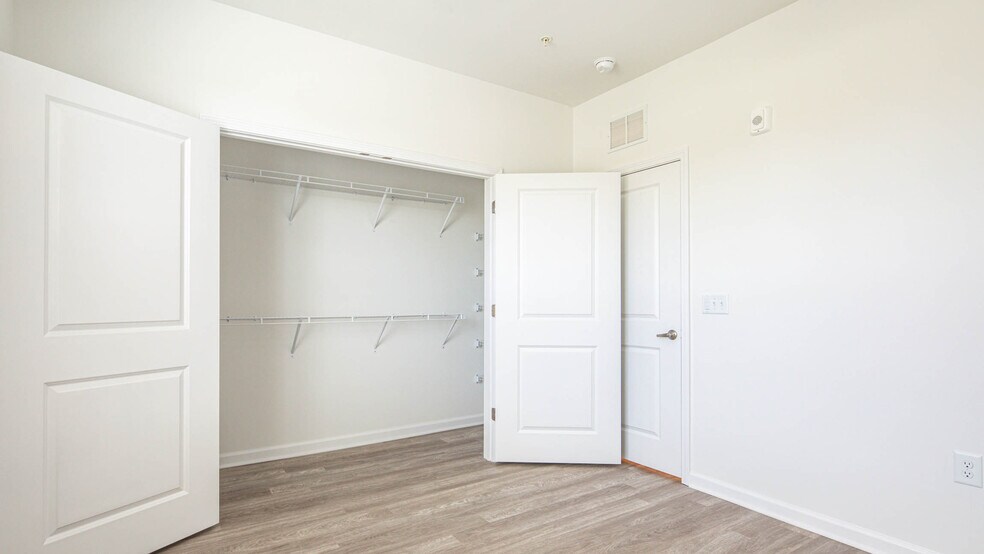 More Photos Of 5401 Commonwealth Centre Pky, Midlothian Apartments For Sale