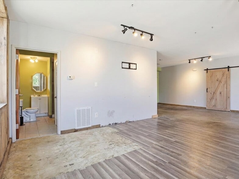 More Photos Of 151 E O St, Purcellville Office For Lease