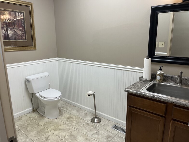 More Photos Of 130 S Washington St, Crawfordsville Office For Sale