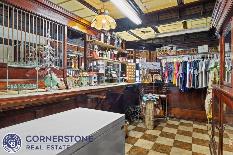 More Photos Of 628 E Richards St, Douglas Hotel For Sale