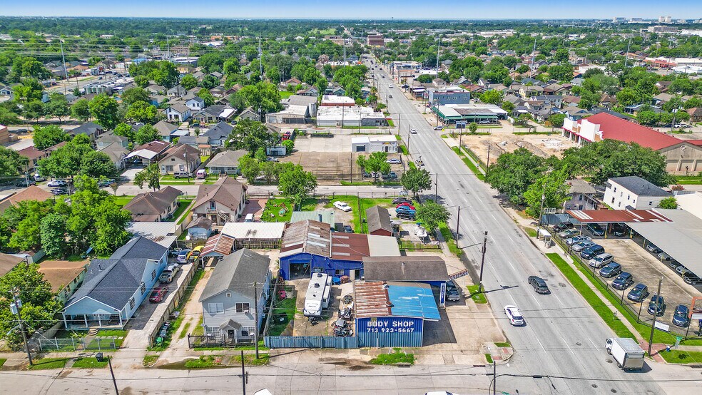 More Photos Of 1106 Wayside Dr, Houston Auto Repair For Sale