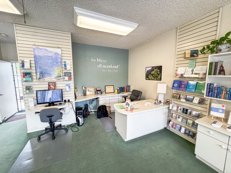 More Photos Of 224 Main St, Seal Beach Storefront For Lease