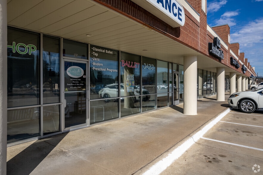 More Photos Of 565 W Oates Rd, Garland General Retail For Lease