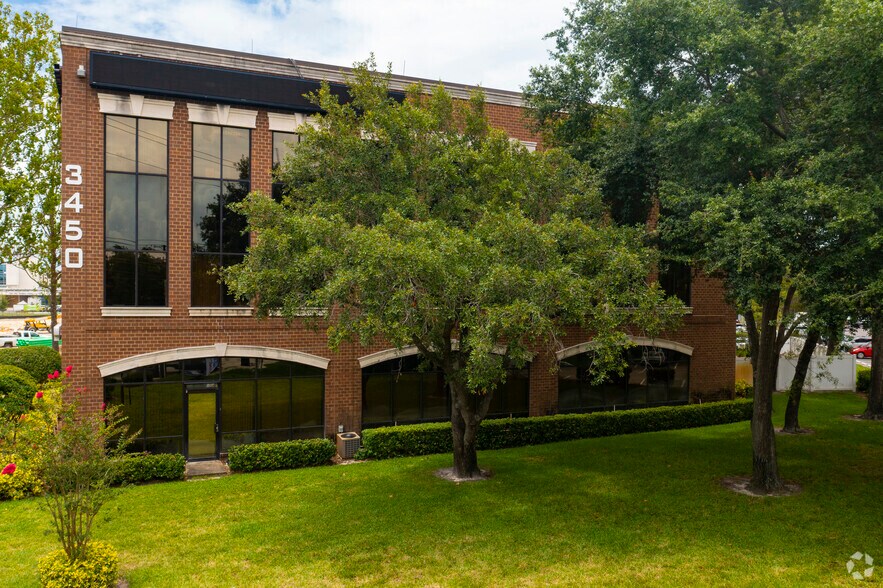 More Photos Of 3450 E Fletcher Ave, Tampa Medical For Lease