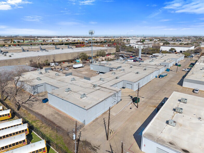 More Photos Of 2474 Manana Dr, Dallas Warehouse For Lease