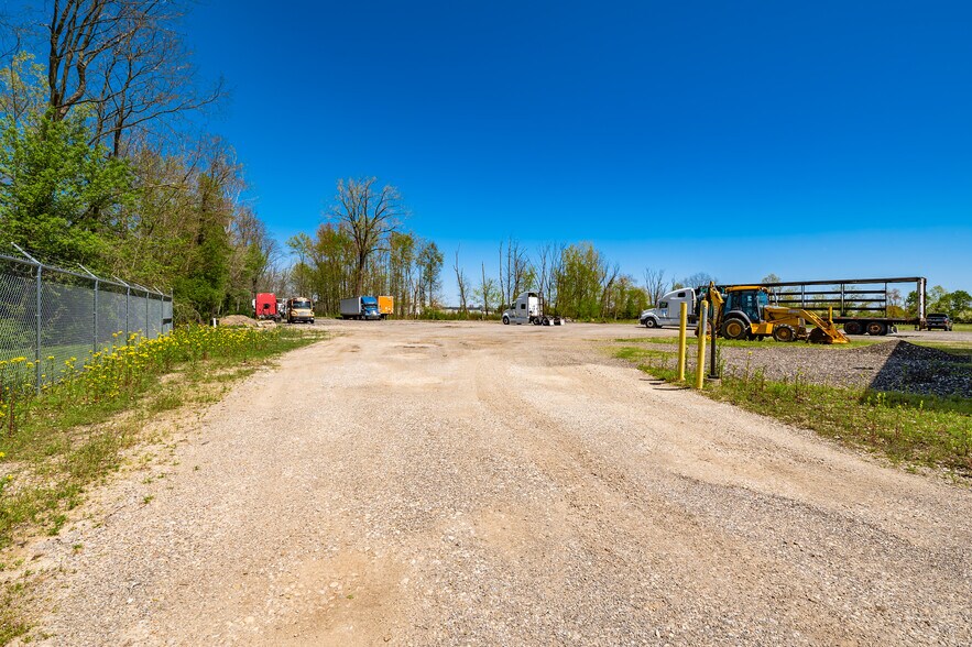 More Photos Of 127 Basin St, Hebron Warehouse For Lease