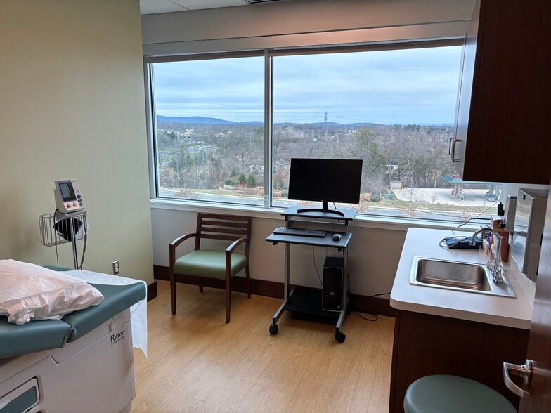 More Photos Of 24430 Stone Springs Blvd, Dulles Town Center Medical For Lease