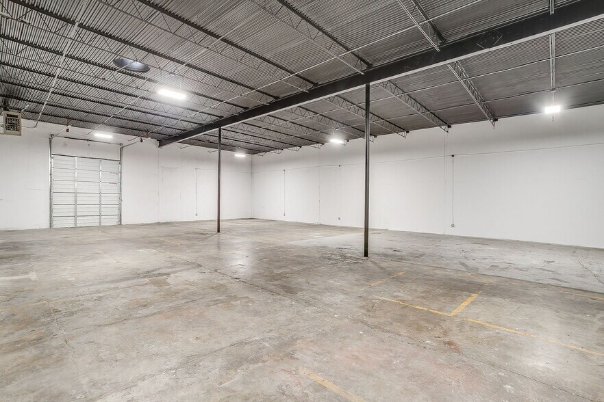 More Photos Of 3001-3003 Shamrock St, Fort Worth Light Distribution For Lease