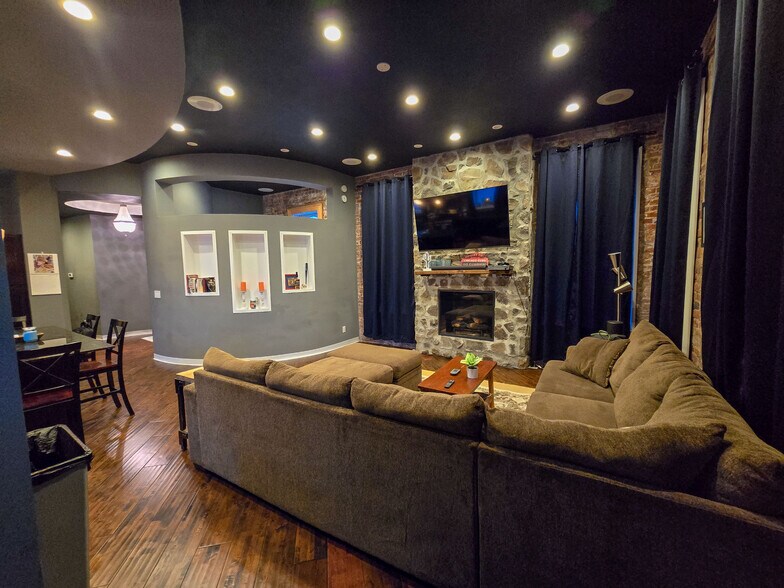 More Photos Of 410 Court St, Vienna Storefront Retail Residential For Sale