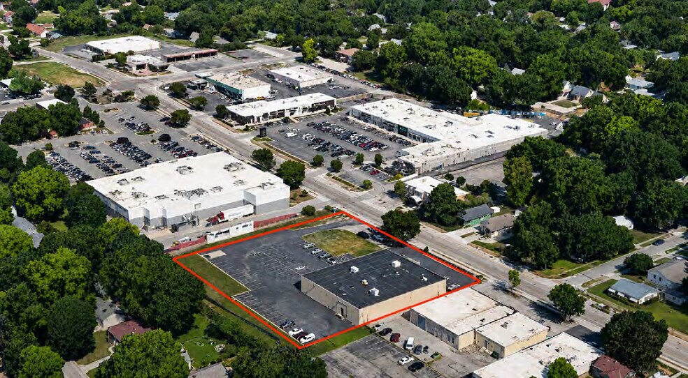 More Photos Of 2809 W 47th St, Westwood Office For Sale