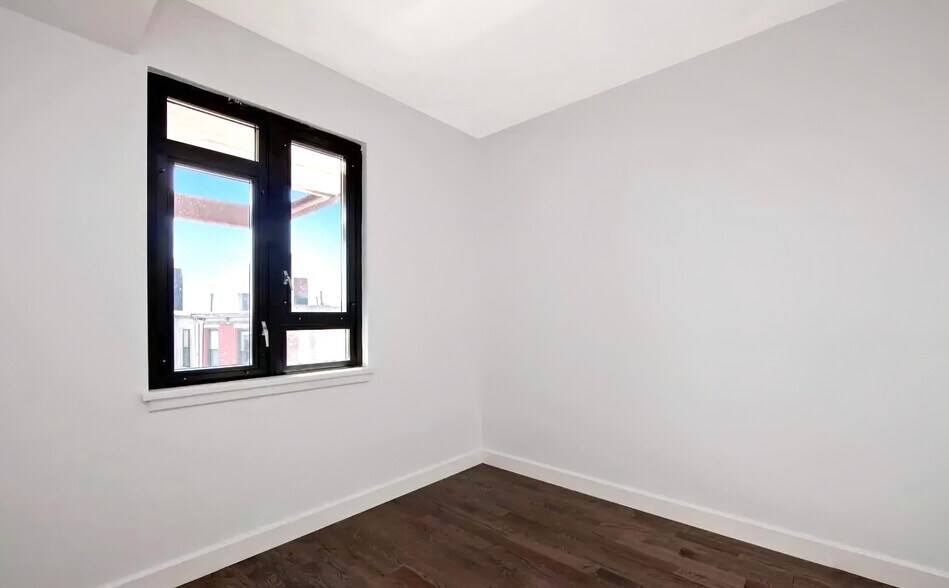 More Photos Of 186 Greenpoint Ave, Brooklyn Apartments For Lease