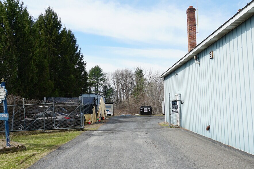 More Photos Of 43 Frontage Rd, Glenmont Auto Repair For Sale