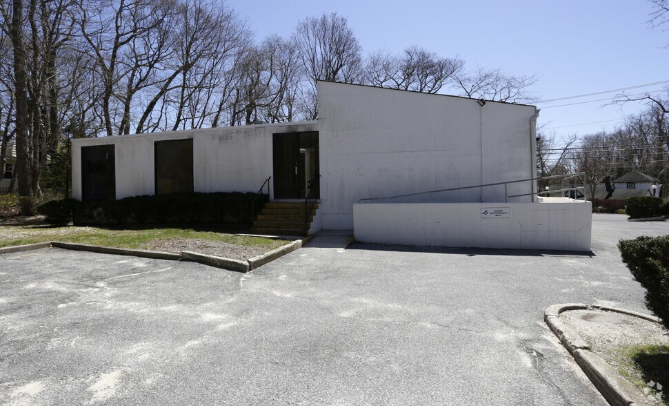 More Photos Of 111 N Country Rd, Port Jefferson Office For Sale