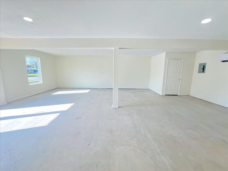 More Photos Of 7704 Irvington Blvd, Houston General Retail For Lease