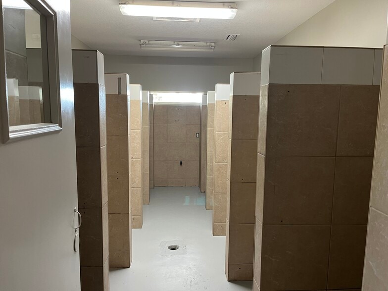 More Photos Of 8141 Ramona Blvd, Jacksonville Medical For Lease