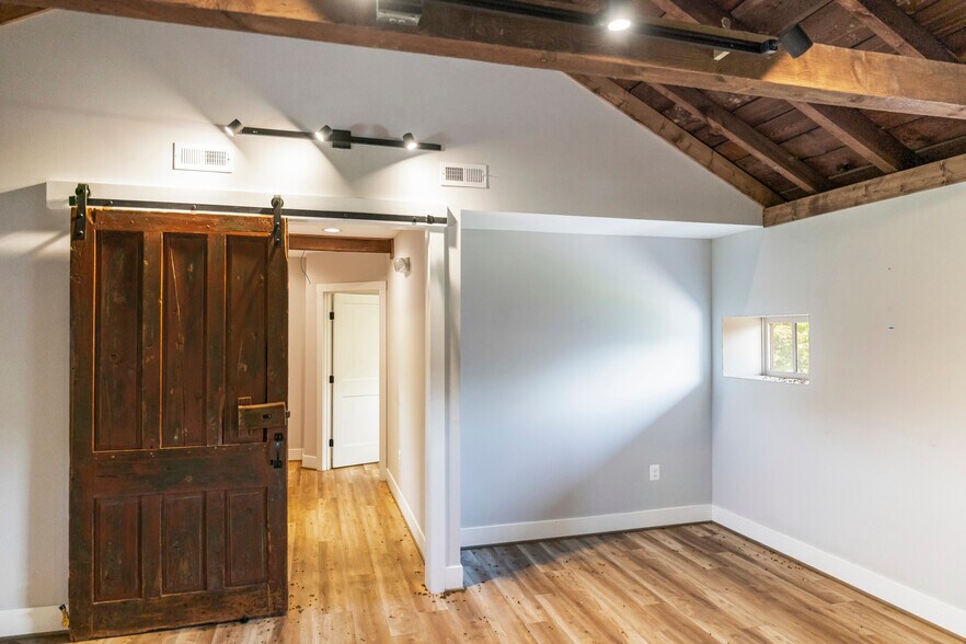 More Photos Of 601 Catoctin Cir NE, Leesburg Specialty For Lease