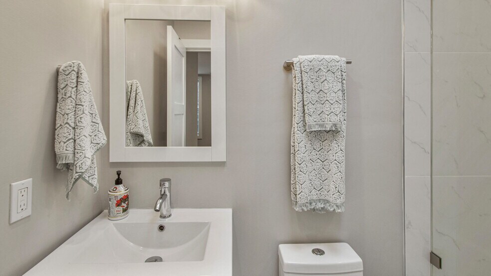 More Photos Of 1414 Pennsylvania Ave SE, Washington Apartments For Sale