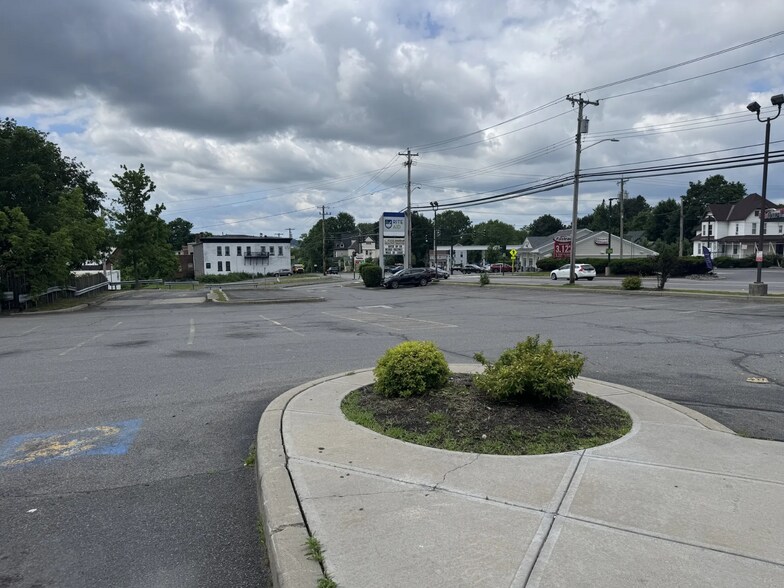 More Photos Of 149 Market St, Amsterdam Drugstore For Lease