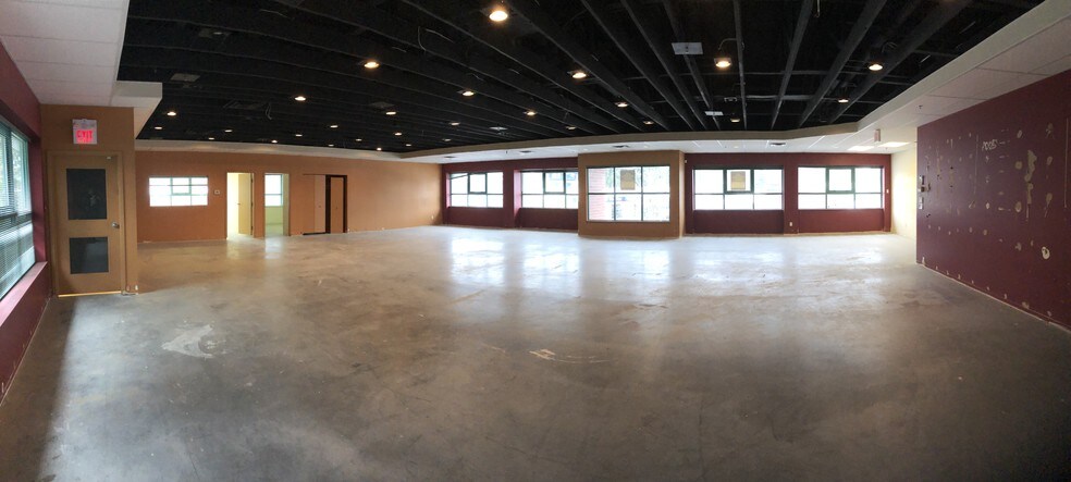 More Photos Of 3242 Westwood St, Port Coquitlam Storefront Retail Office For Lease