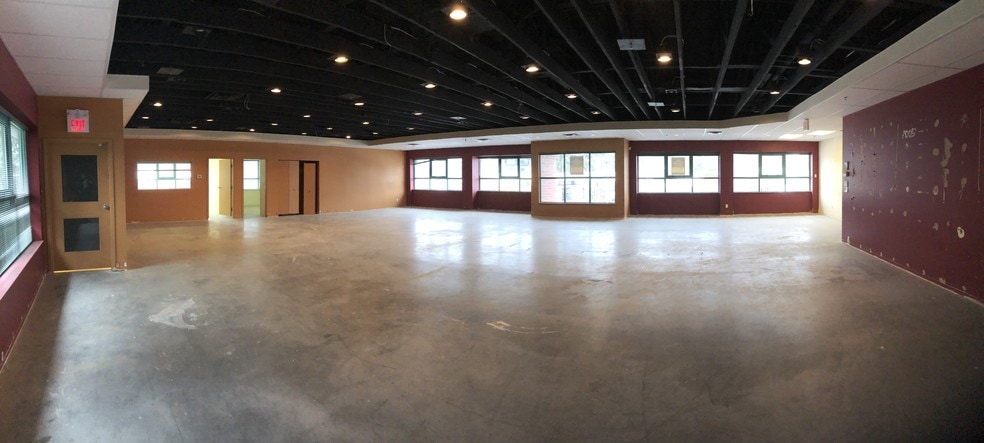 More Photos Of 3242 Westwood St, Port Coquitlam General Retail For Sale
