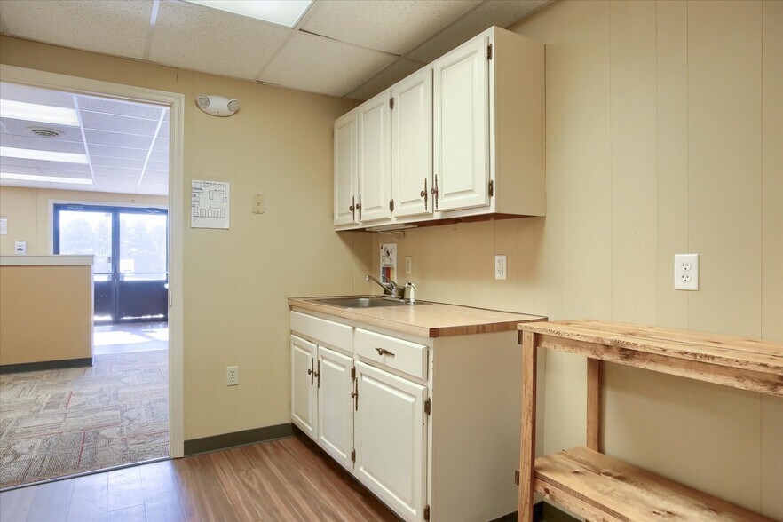 More Photos Of 55 W Shortcut Rd, Newport Loft Creative Space For Sale