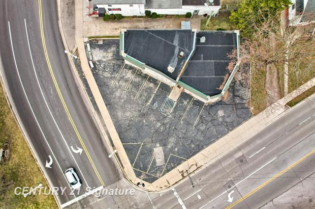 More Photos Of 2019 Columbus Ave, Bay City Office For Sale