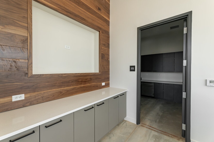 More Photos Of 300 S Hollywood St, Memphis Apartments For Sale