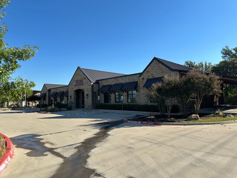 More Photos Of 700 Katy Rd, Keller Office For Lease