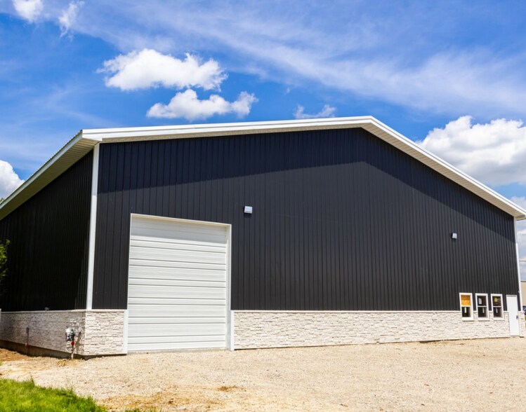 More Photos Of 928 Benton St, Valley Park Warehouse For Lease