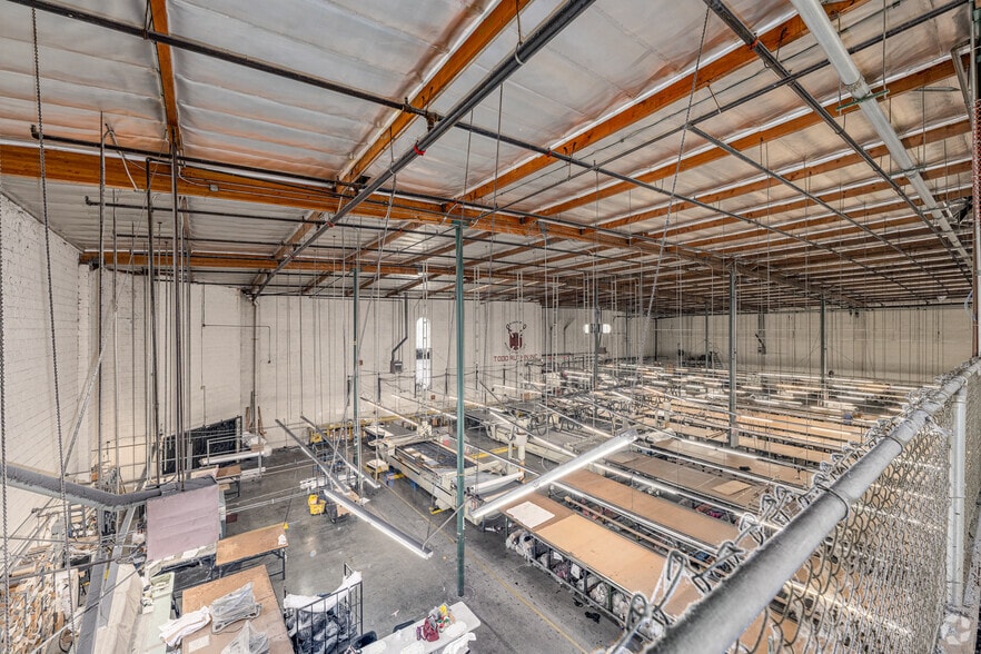 More Photos Of 5801 S Alameda St, Los Angeles Manufacturing For Sale