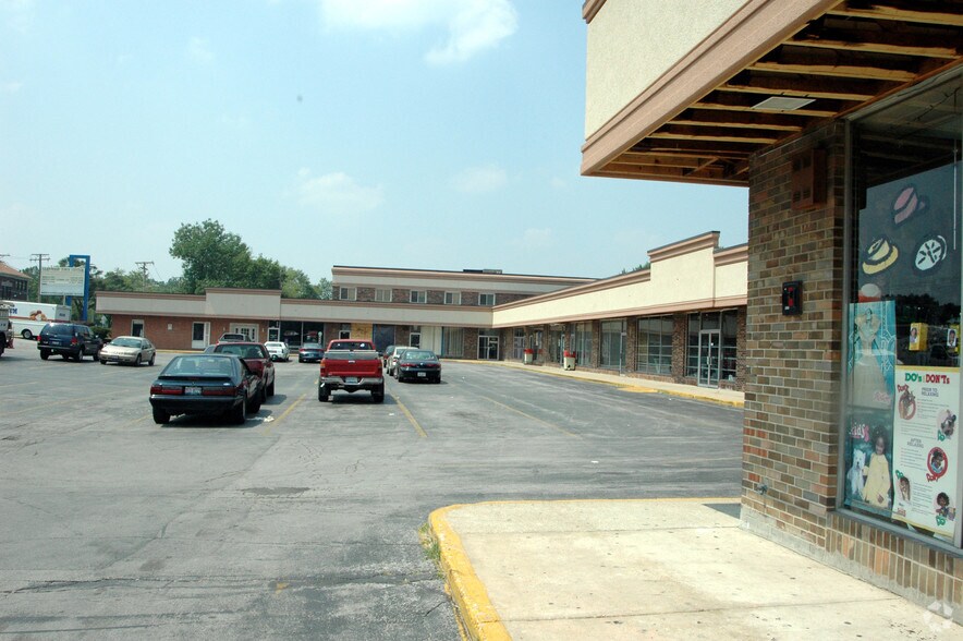 More Photos Of 289-339 E Glenwood Lansing Rd, Glenwood General Retail For Lease