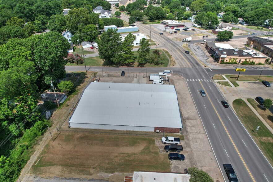 More Photos Of 1615 W Okmulgee St, Muskogee Freestanding For Sale