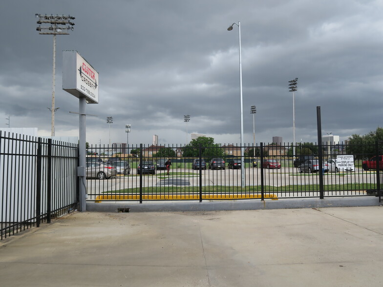 More Photos Of 5707 Schumacher Ln, Houston Auto Dealership For Lease