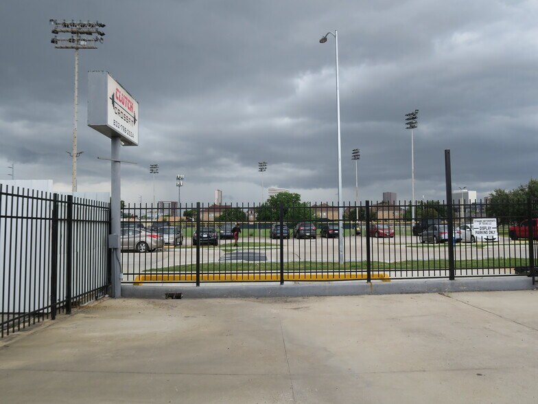 More Photos Of 5707 Schumacher Ln, Houston Auto Dealership For Lease