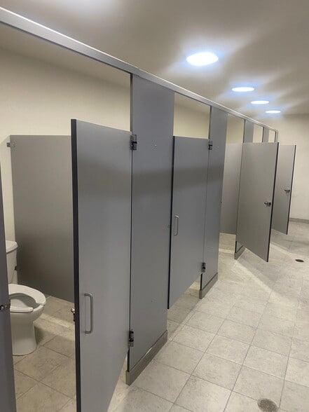 More Photos Of 8301 S Figueroa St, Los Angeles Hotel For Sale