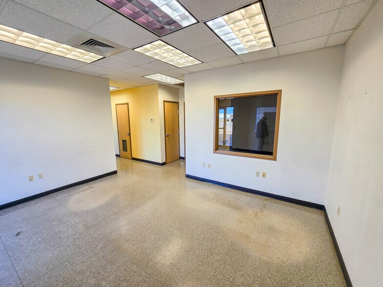 More Photos Of 5066 Owan Industrial Park Dr, Williston Warehouse For Lease