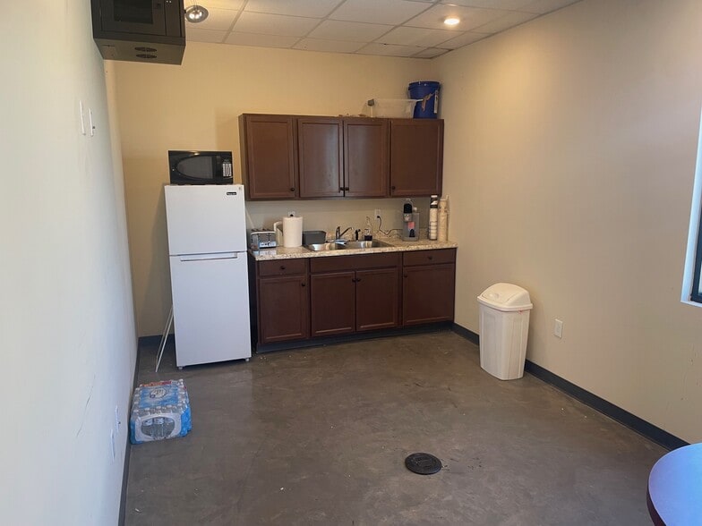 More Photos Of 1080 International Blvd, Clarksville Industrial For Lease