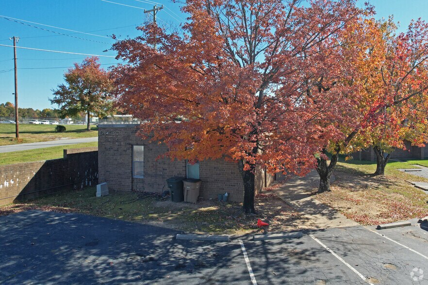 More Photos Of 326 Edwardia Dr, Greensboro Unknown For Lease