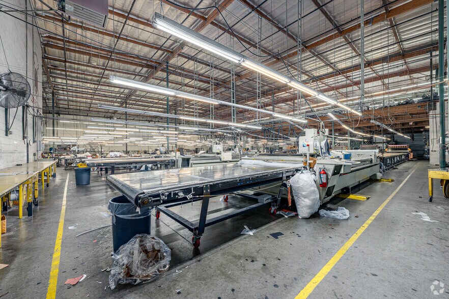 More Photos Of 5801 S Alameda St, Los Angeles Manufacturing For Sale