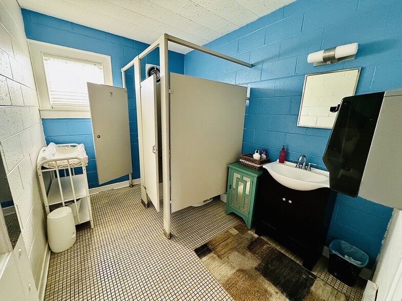 More Photos Of 2340 Rossville Blvd, Chattanooga Religious Facility For Lease
